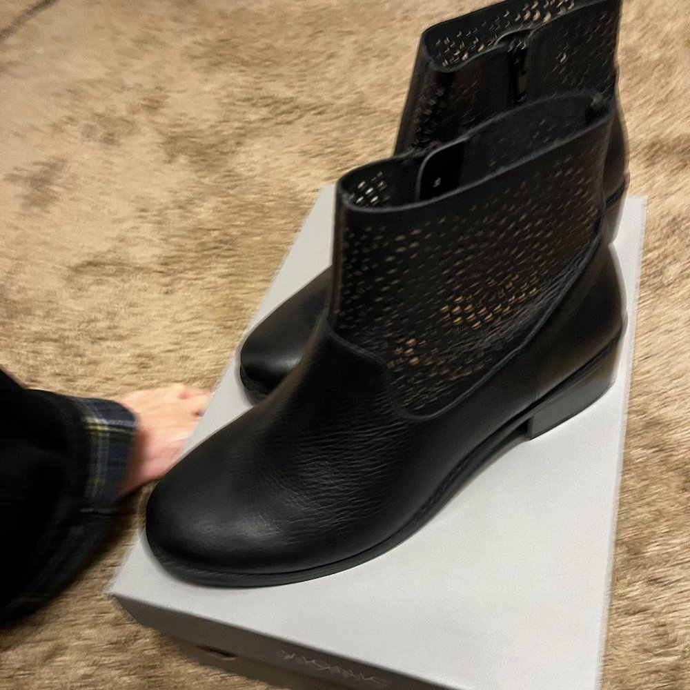 Vionic ankle boots NIB